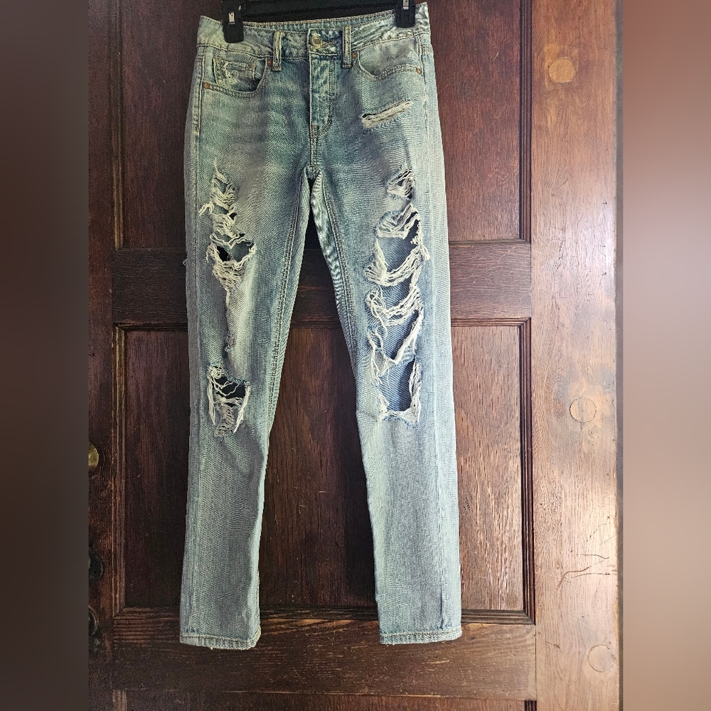 NWOT American Eagle Super Distressed Jeans - Size 00
